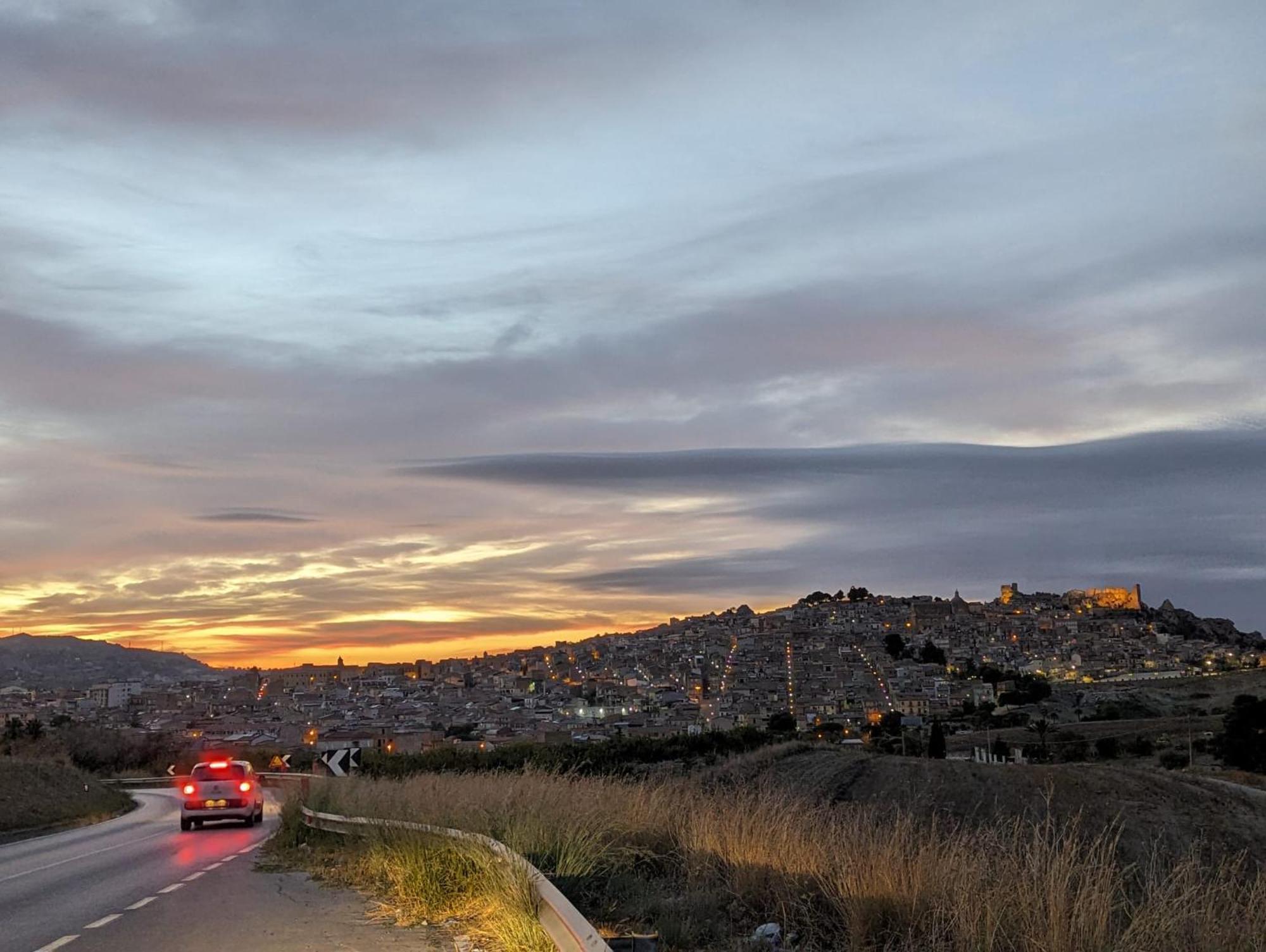 Appartamento "Rina Centro Sicilia" Pietraperzia Exterior foto