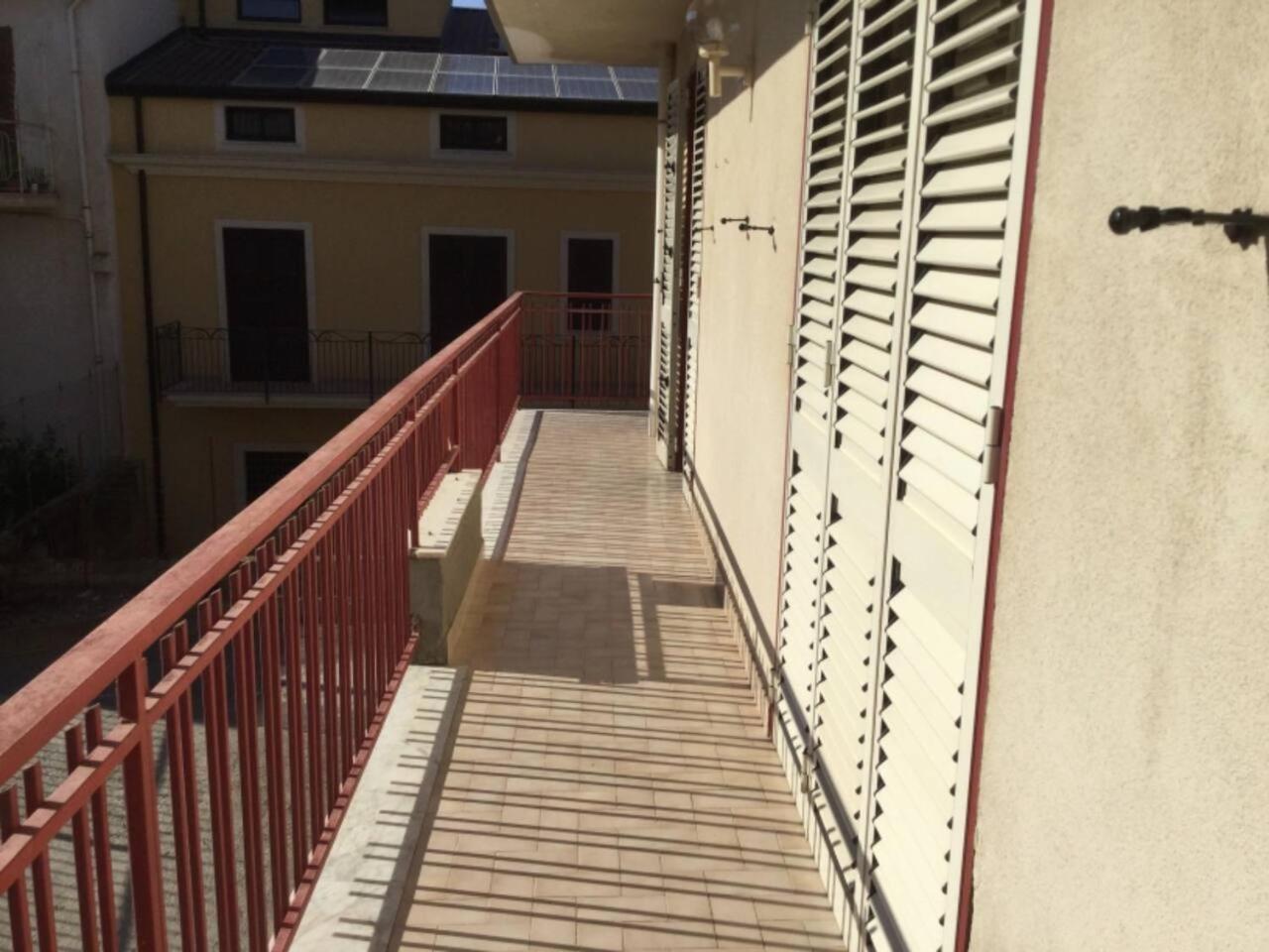 Appartamento "Rina Centro Sicilia" Pietraperzia Exterior foto