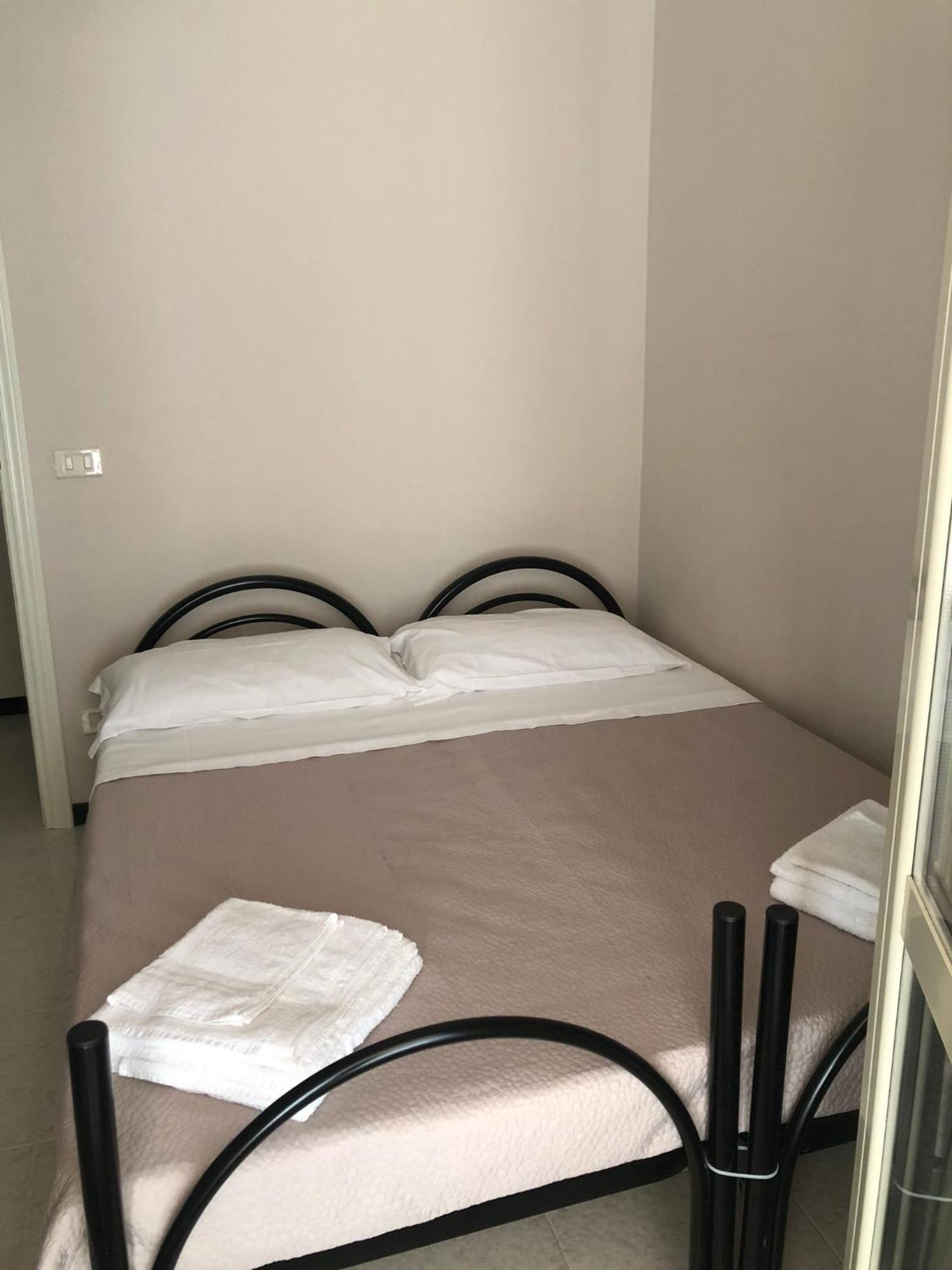 Appartamento "Rina Centro Sicilia" Pietraperzia Exterior foto